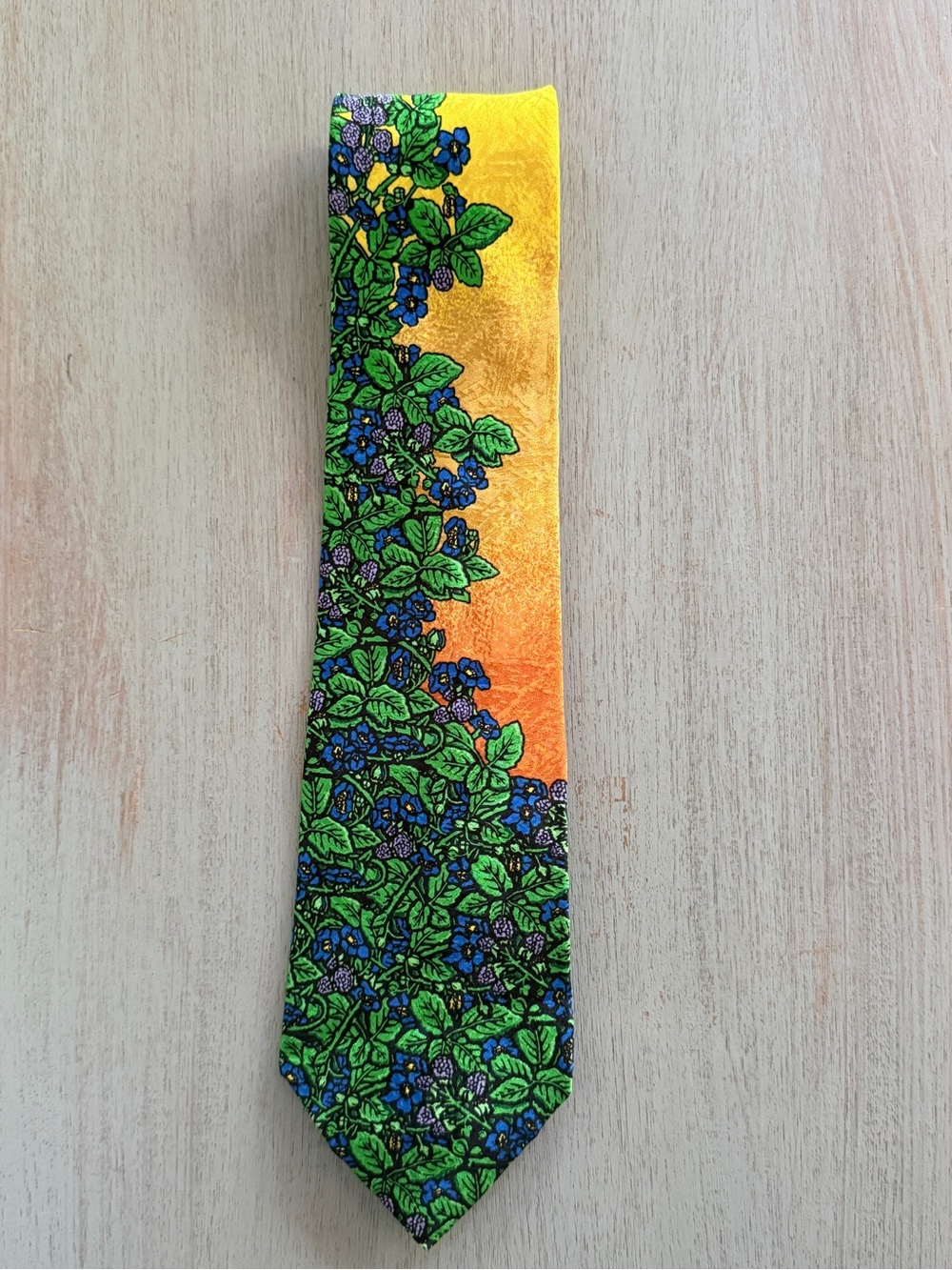 Rush Limbaugh No Boundaries 100% Silk Blue Raspberries Floral Tie 1996 Vintage